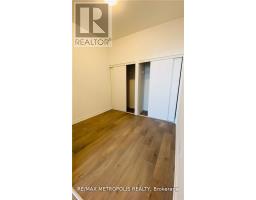211 - 10 Honeycrisp Crescent, Vaughan, ON L4K0M7 Photo 17