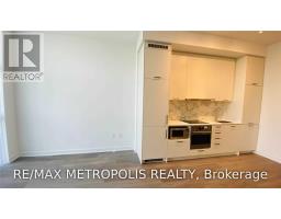 211 - 10 Honeycrisp Crescent, Vaughan, ON L4K0M7 Photo 6