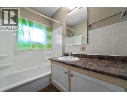 5212 52 Street, Camrose — photo 10