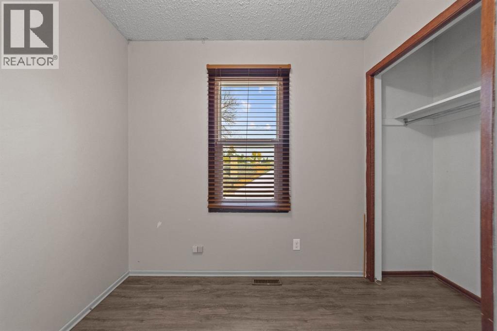 5212 52 Street - 22