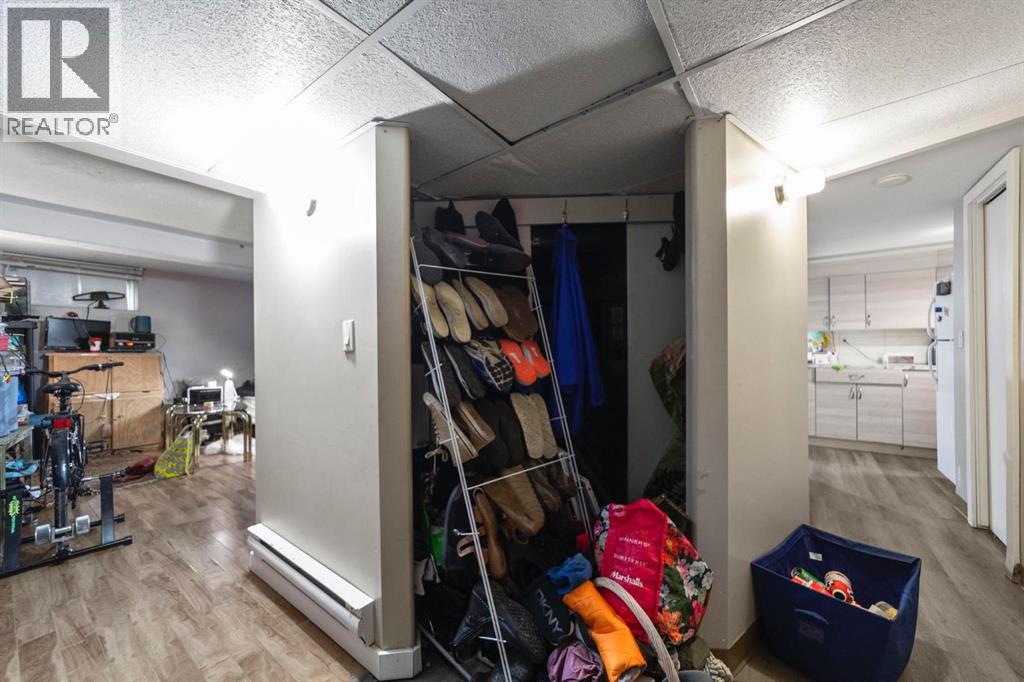 5212 52 Street - 24