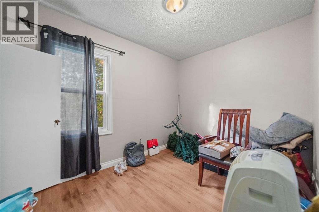 4828 52A Street - Image 9
