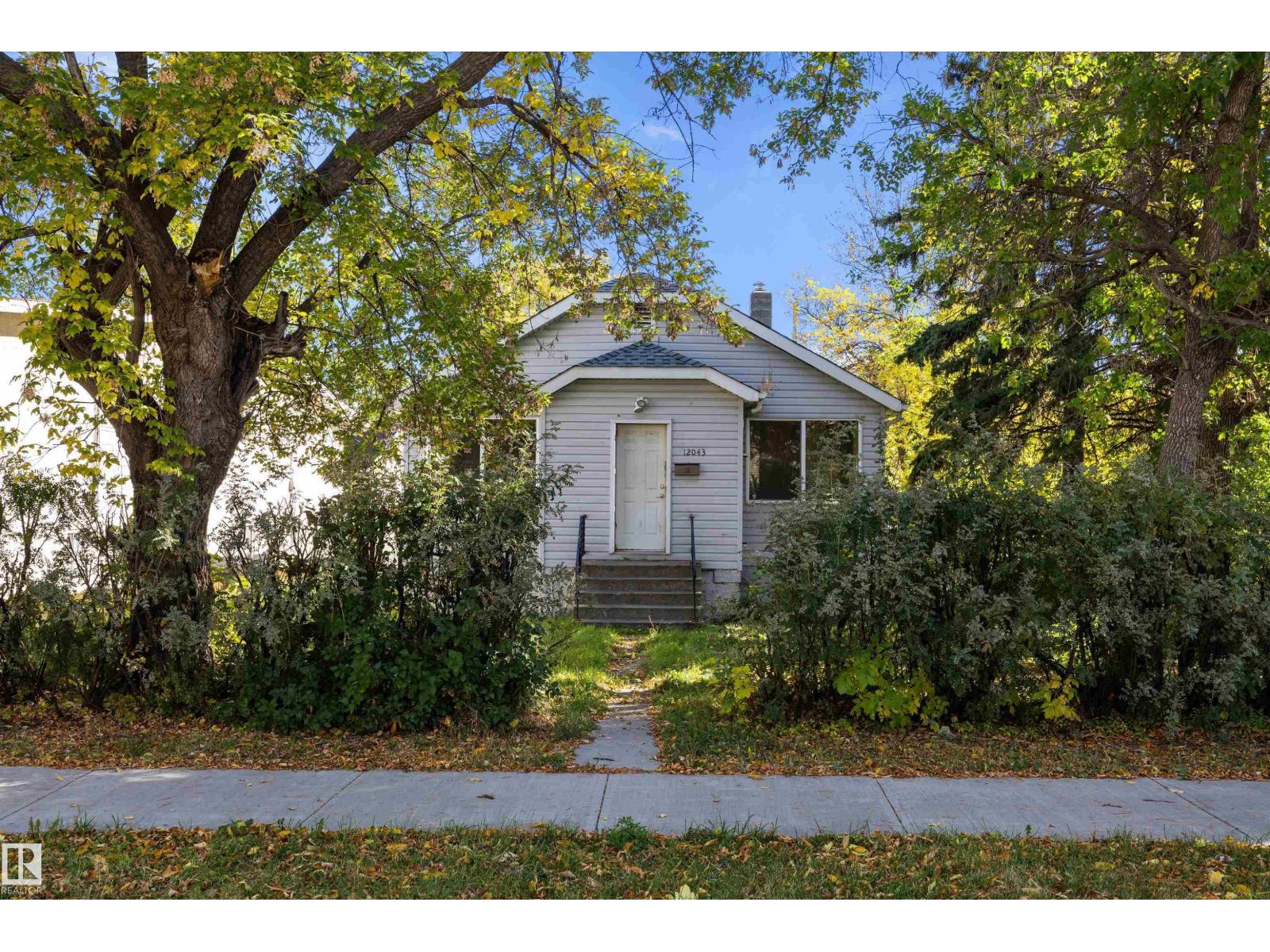 12043 87 ST NW - 1
