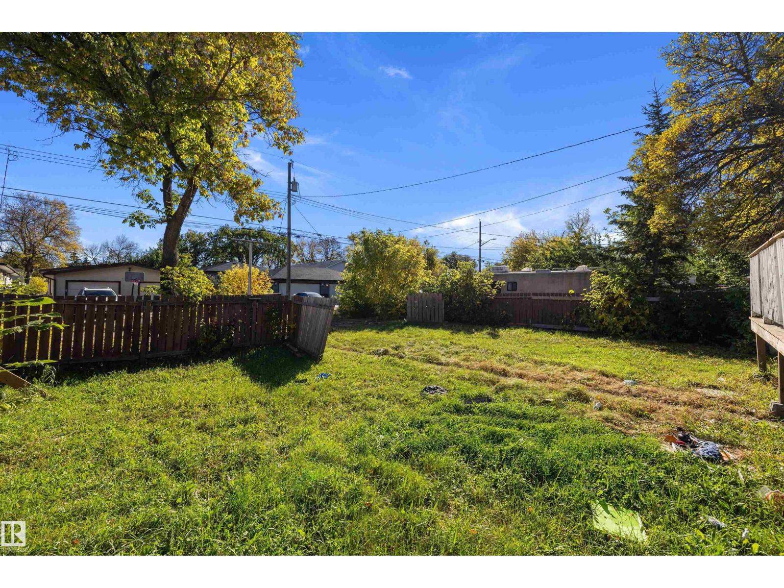 12043 87 ST NW - 12
