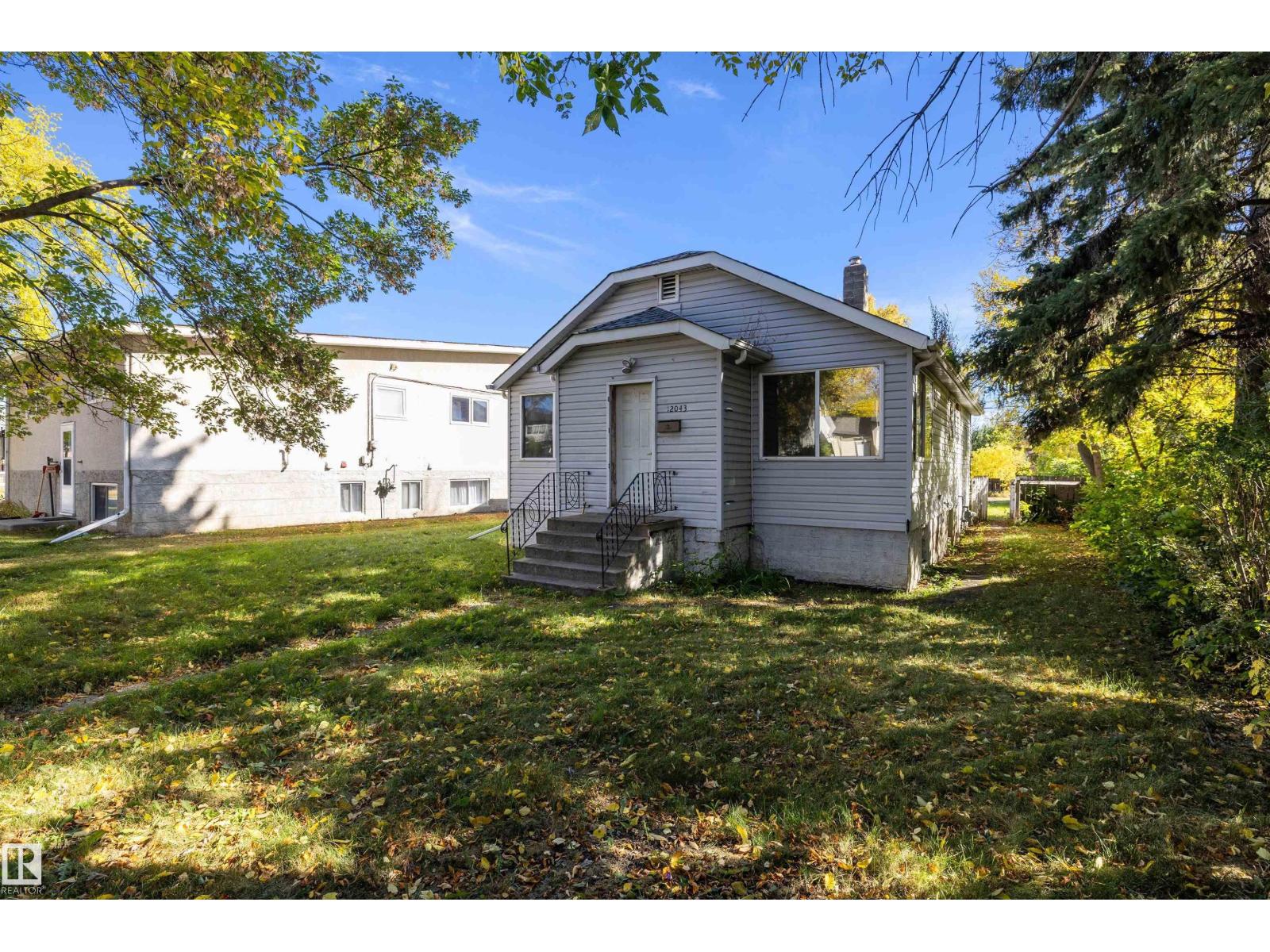 12043 87 ST NW - 3