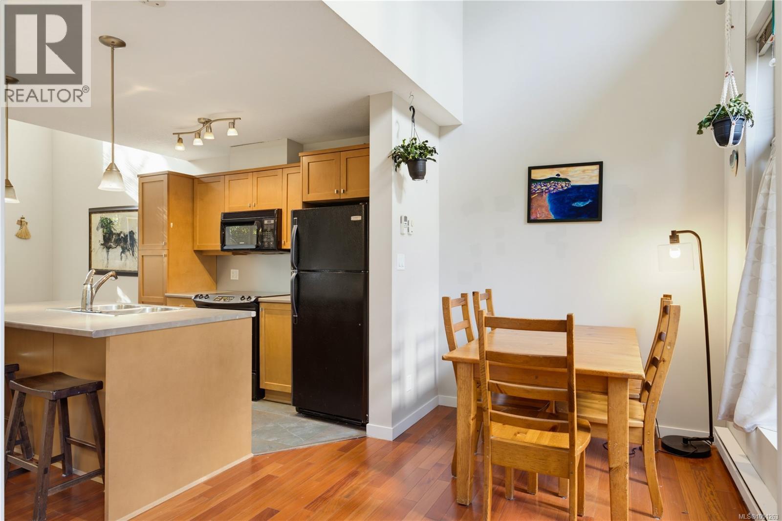 #115 555 Franklyn St - 11