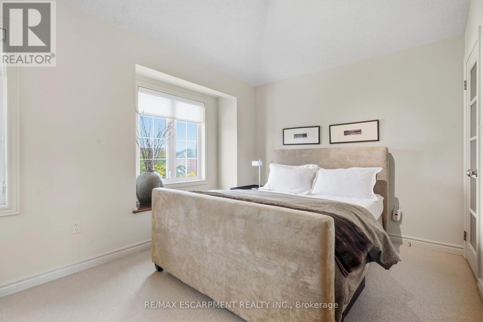 #52 3480 UPPER MIDDLE ROAD - 32