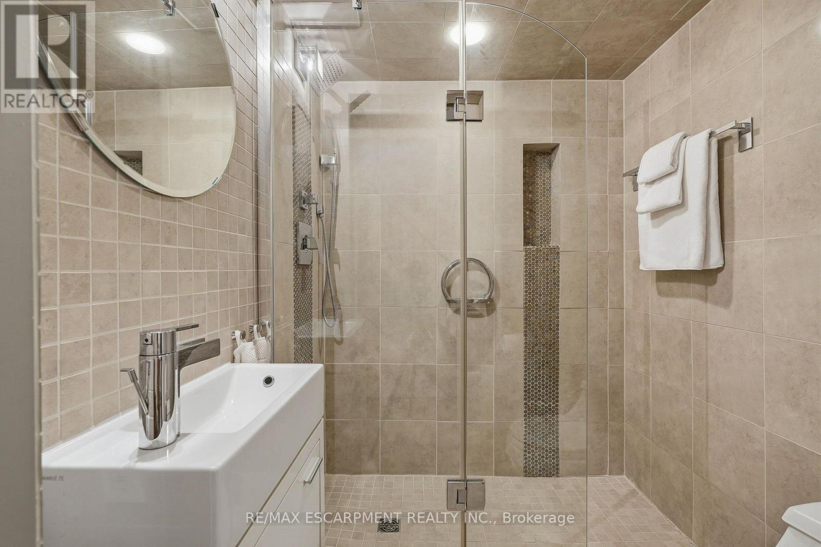 #52 3480 UPPER MIDDLE ROAD - 45