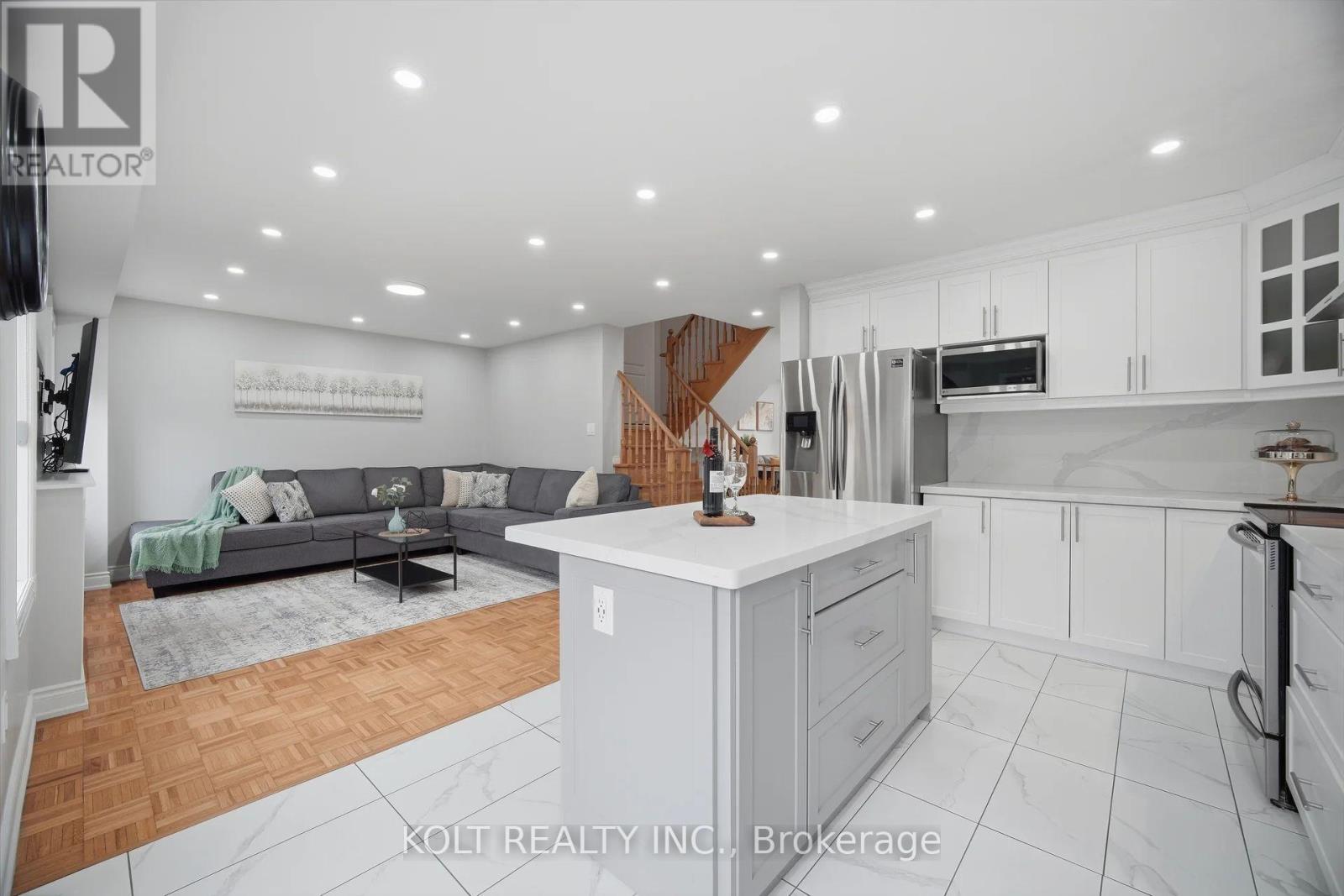 34 SADDLEBACK SQUARE - 19