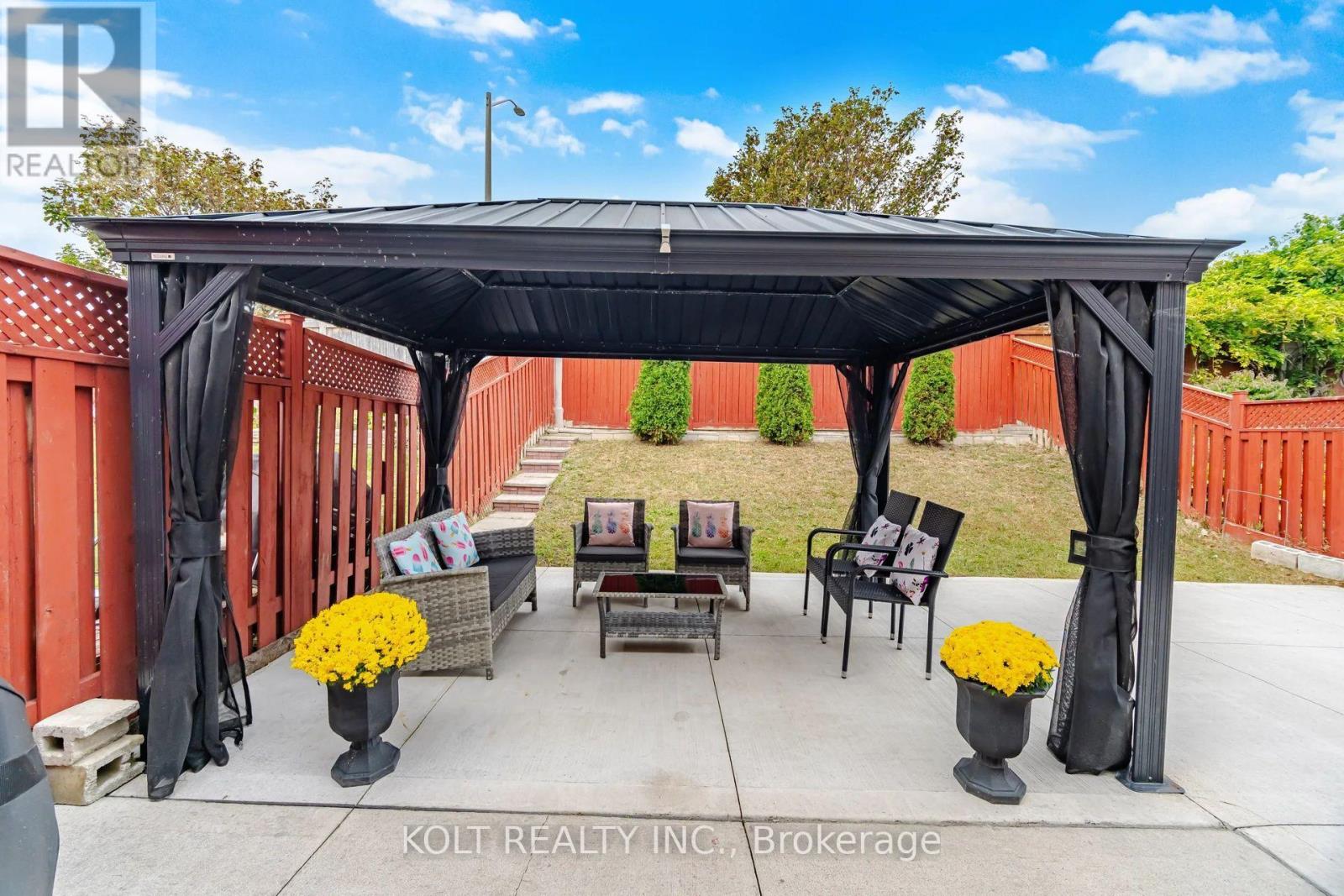 34 SADDLEBACK SQUARE - 41