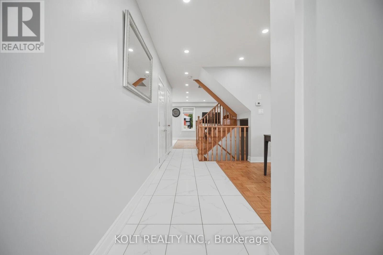 34 SADDLEBACK SQUARE - 6