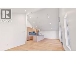 Primary Bedroom - 2 1721 Adanac St, Victoria, BC V8R2C4 Photo 10