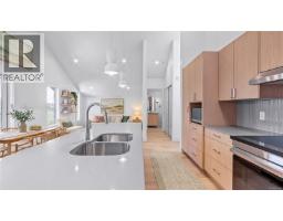 Bathroom - 2 1721 Adanac St, Victoria, BC V8R2C4 Photo 6