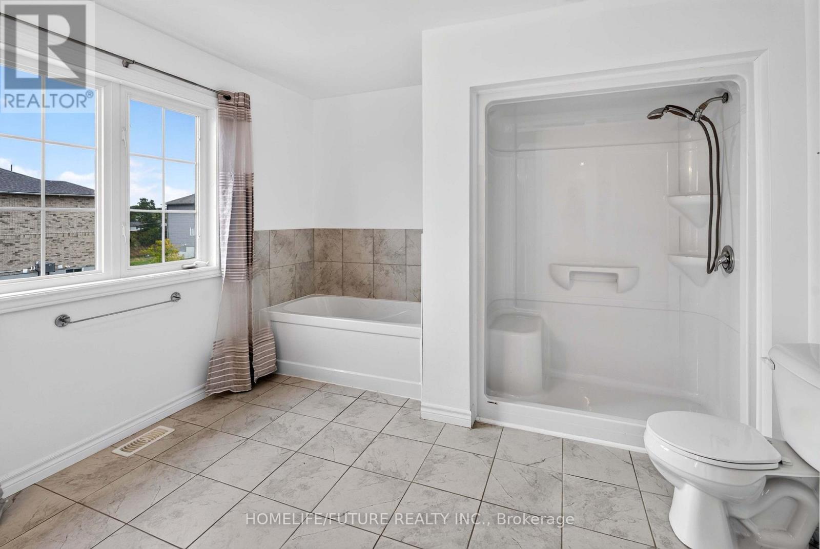 39 BRENNAN CRESCENT - 24