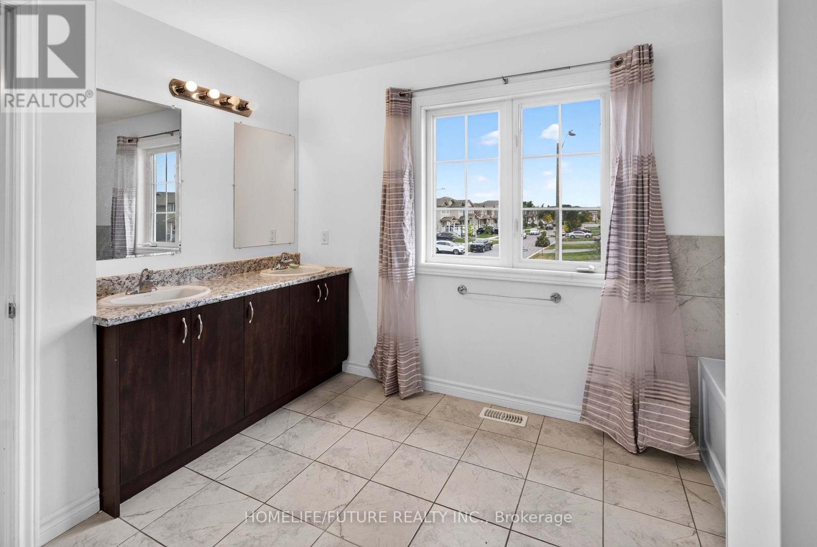 39 BRENNAN CRESCENT - 25
