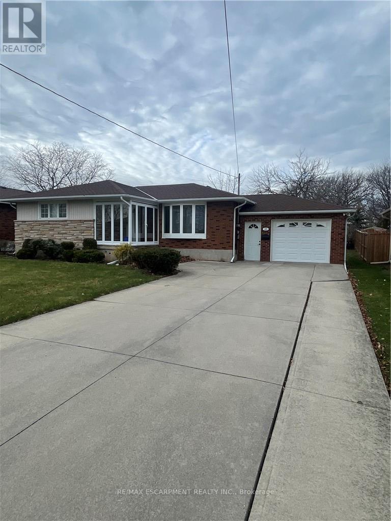 23 WOODSVIEW AVENUE W, Grimsby (Grimsby Beach)