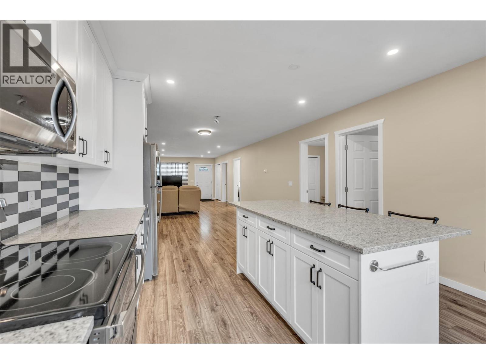 507 Duncan Avenue W - 9