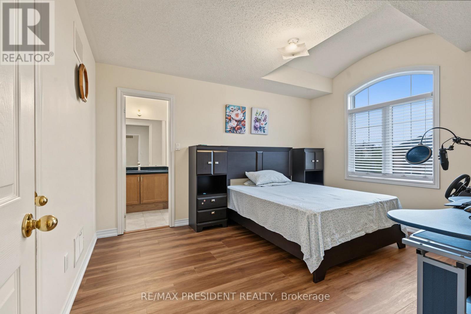 17 MCCARTNEY STREET - 24