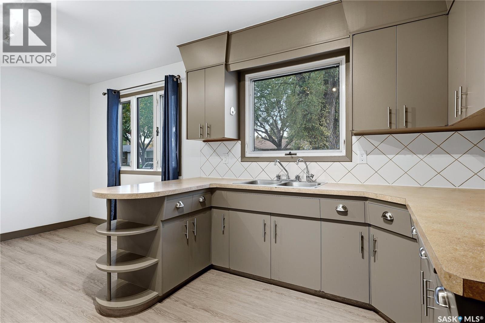148 Woodward AVENUE - 10