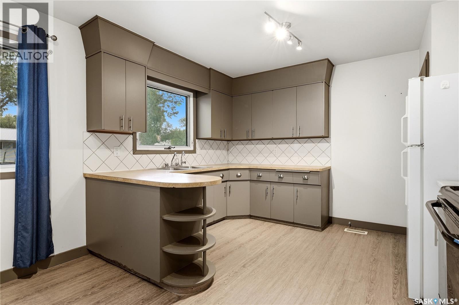 148 Woodward AVENUE - 8