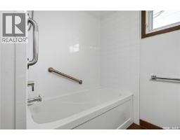 148 Woodward Avenue, Regina, SK S4R3H4 Photo 17