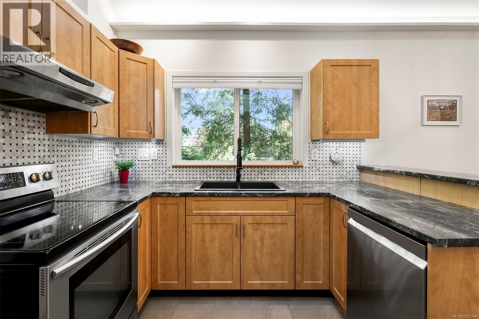 1285 Hurford Ave, Courtenay
