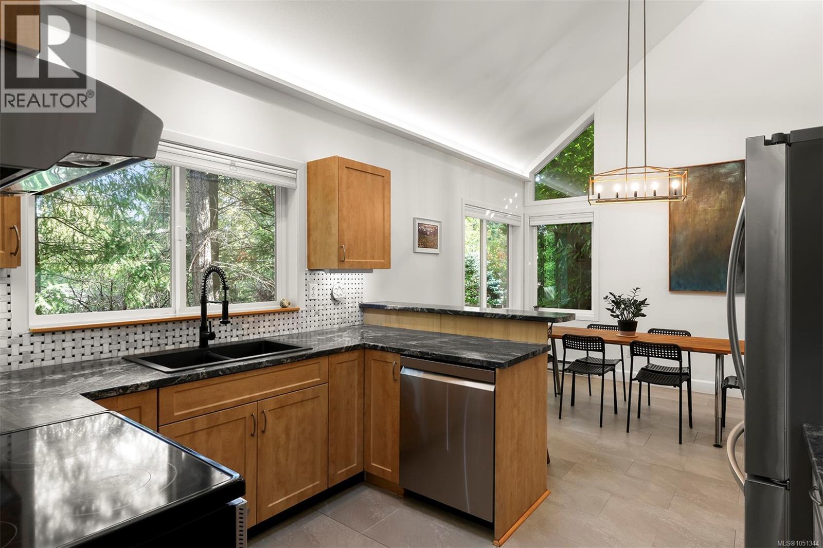 1285 Hurford Ave, Courtenay