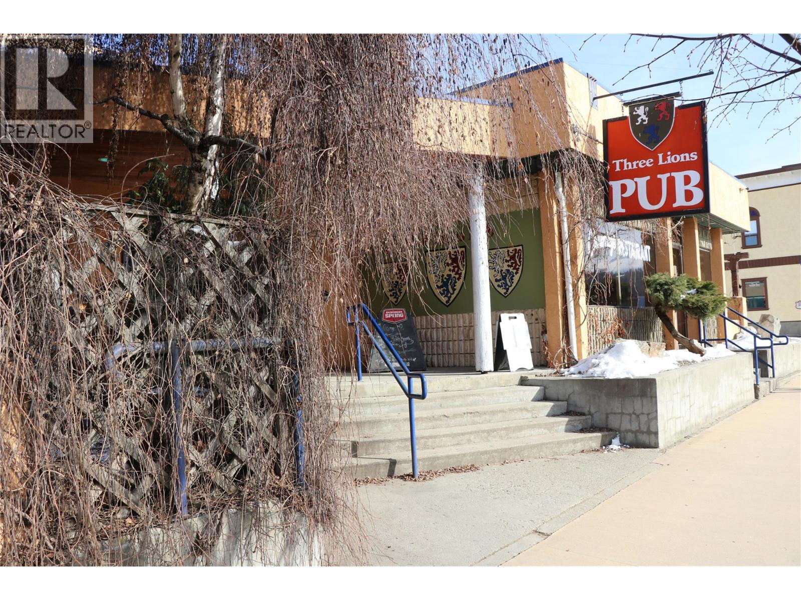  401 Broadway Street, Nakusp - Image 1