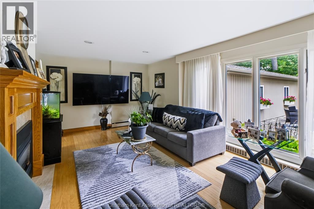 931 Charing Cross ROAD - 11