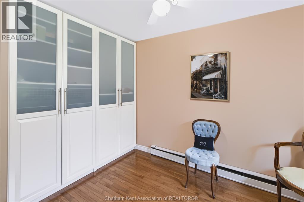 931 Charing Cross ROAD - 18
