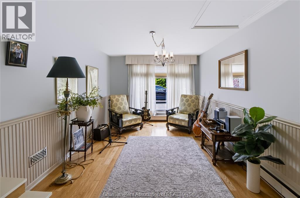 931 Charing Cross ROAD - 19