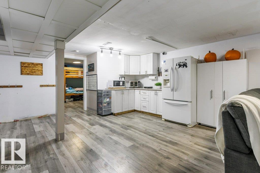 14 CIRCLEWOOD DR - 23