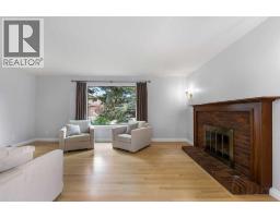479 Bracewood Crescent Sw, Calgary, AB T2W3B7 Photo 15