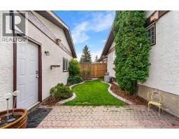 479 Bracewood Crescent Sw, Calgary, AB T2W3B7 Photo 42