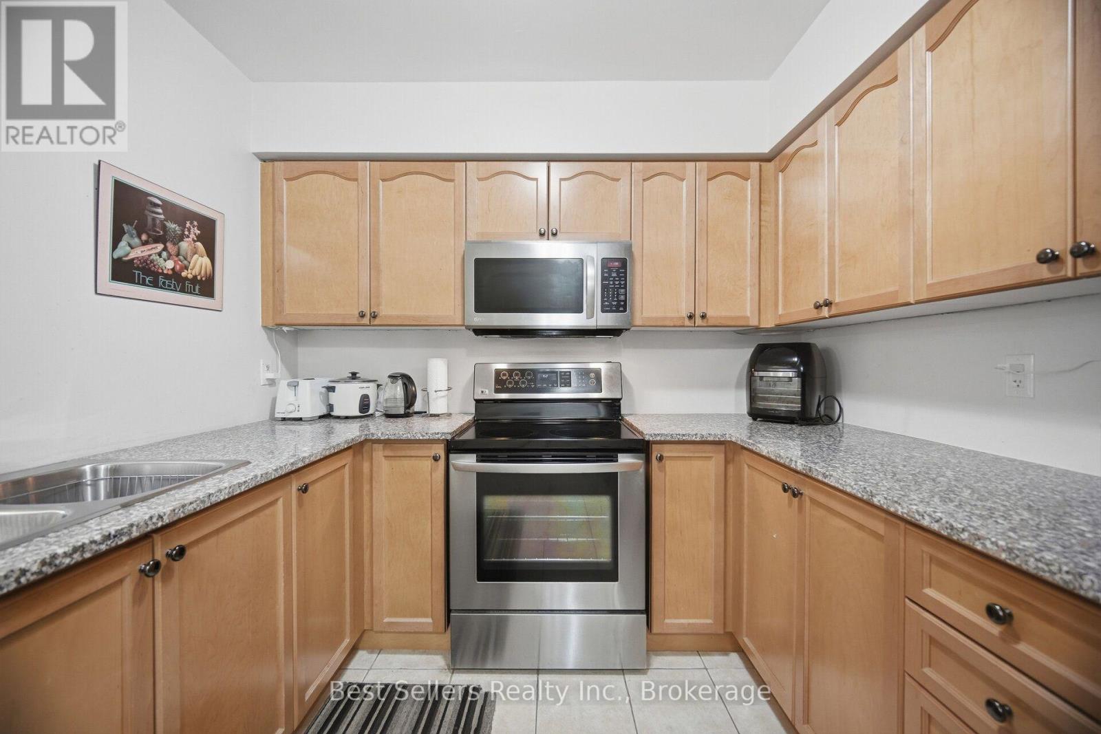 #220 60 MENDELSSOHN STREET - 15