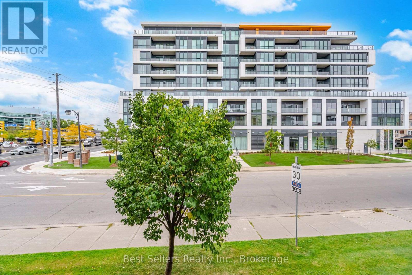#220 60 MENDELSSOHN STREET - 33