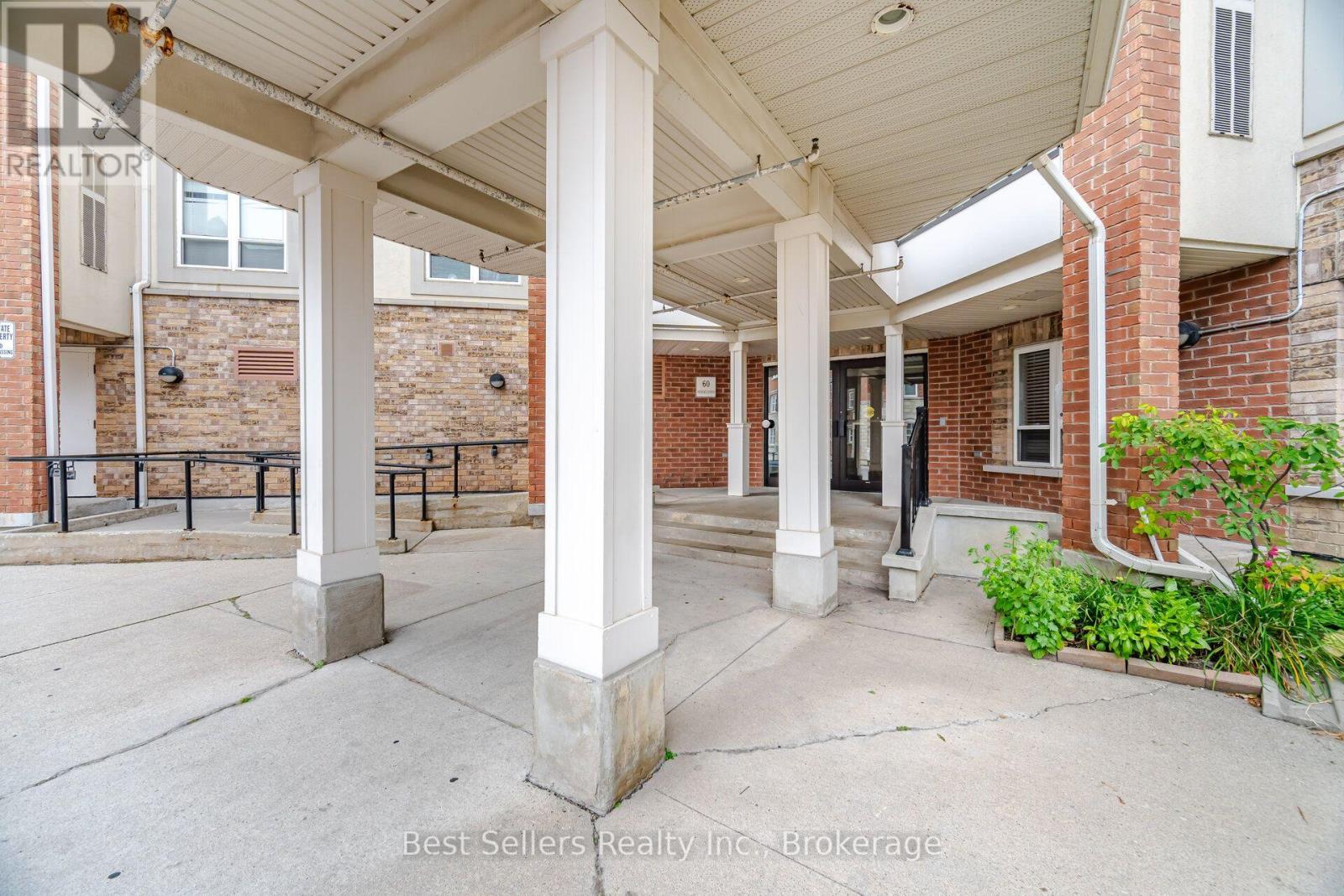#220 60 MENDELSSOHN STREET - 39