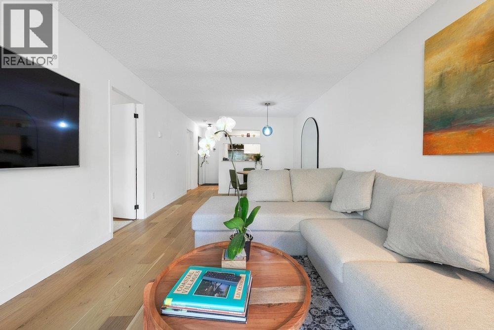 Photo of 208 2119 BELLEVUE AVENUE 18
