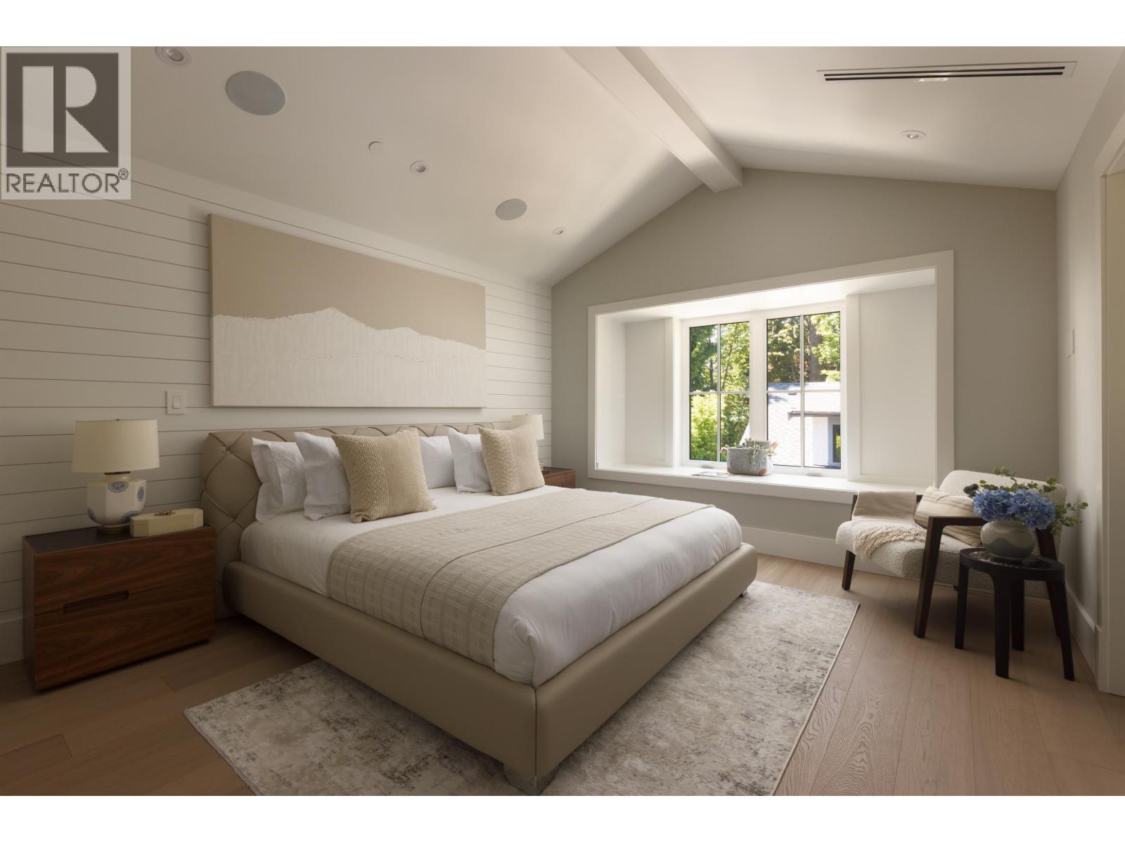 Photo of 5593 MACKENZIE STREET 18