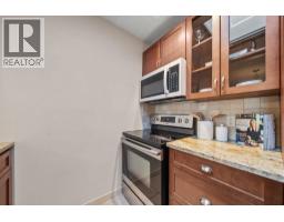 305 526 Thirteenth Street, New Westminster, BC V3M4L9 Photo 11