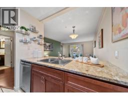 305 526 Thirteenth Street, New Westminster, BC V3M4L9 Photo 12