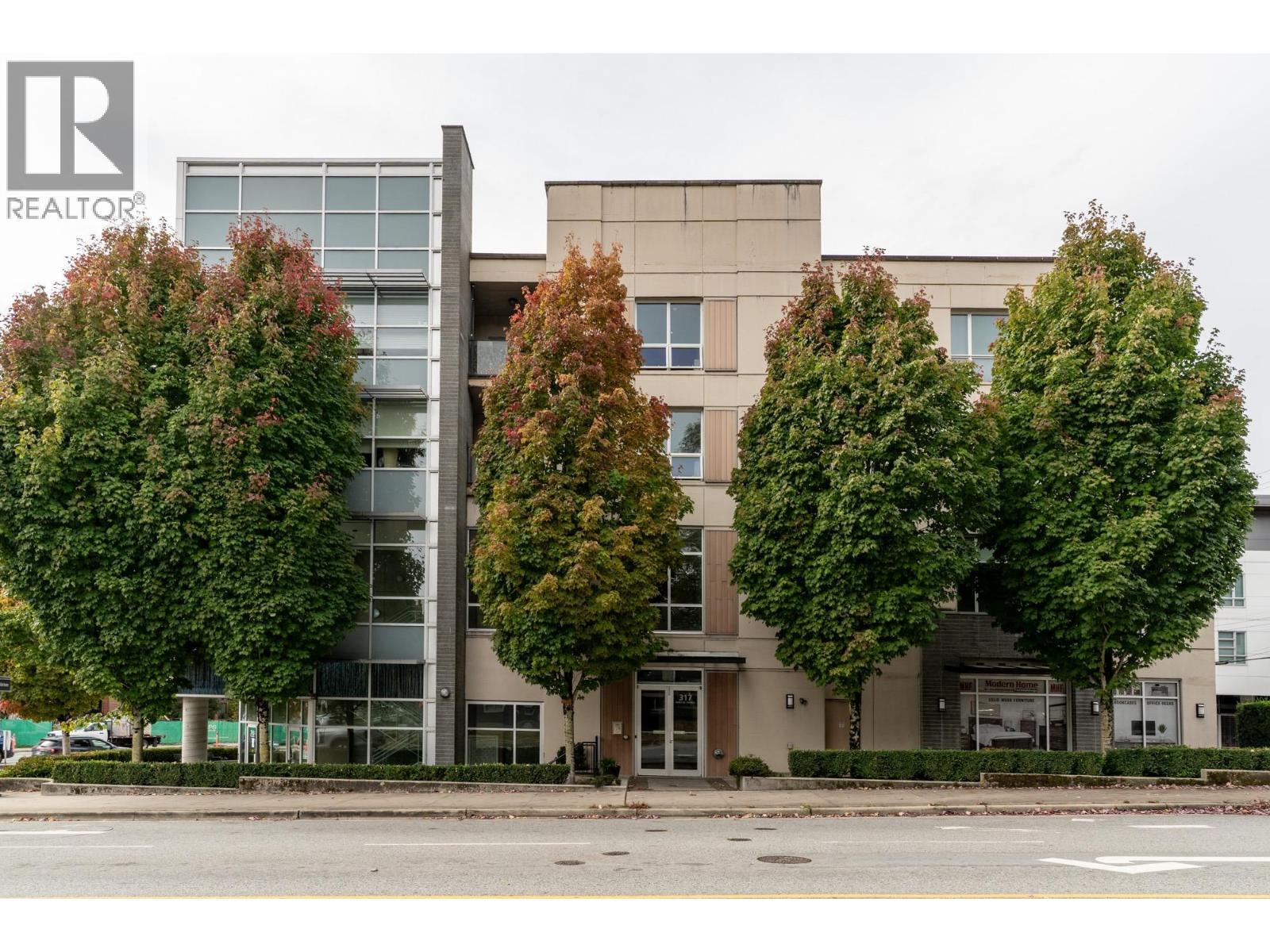 413 317 BEWICKE AVENUE, North Vancouver