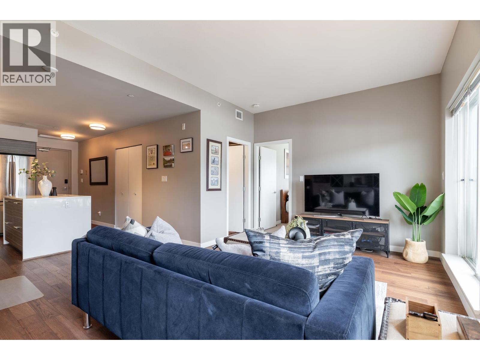 413 317 BEWICKE AVENUE, North Vancouver