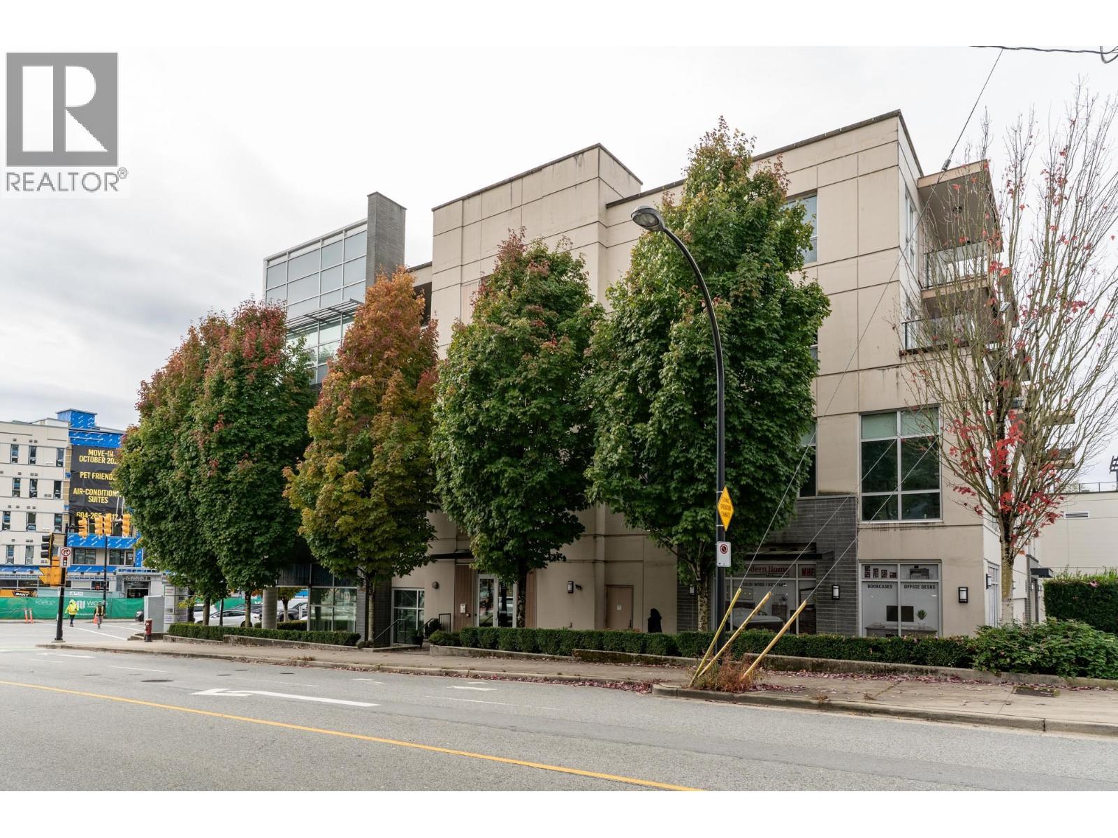 413 317 BEWICKE AVENUE, North Vancouver
