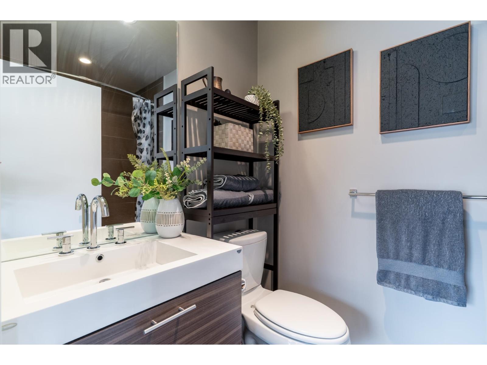 413 317 BEWICKE AVENUE, North Vancouver