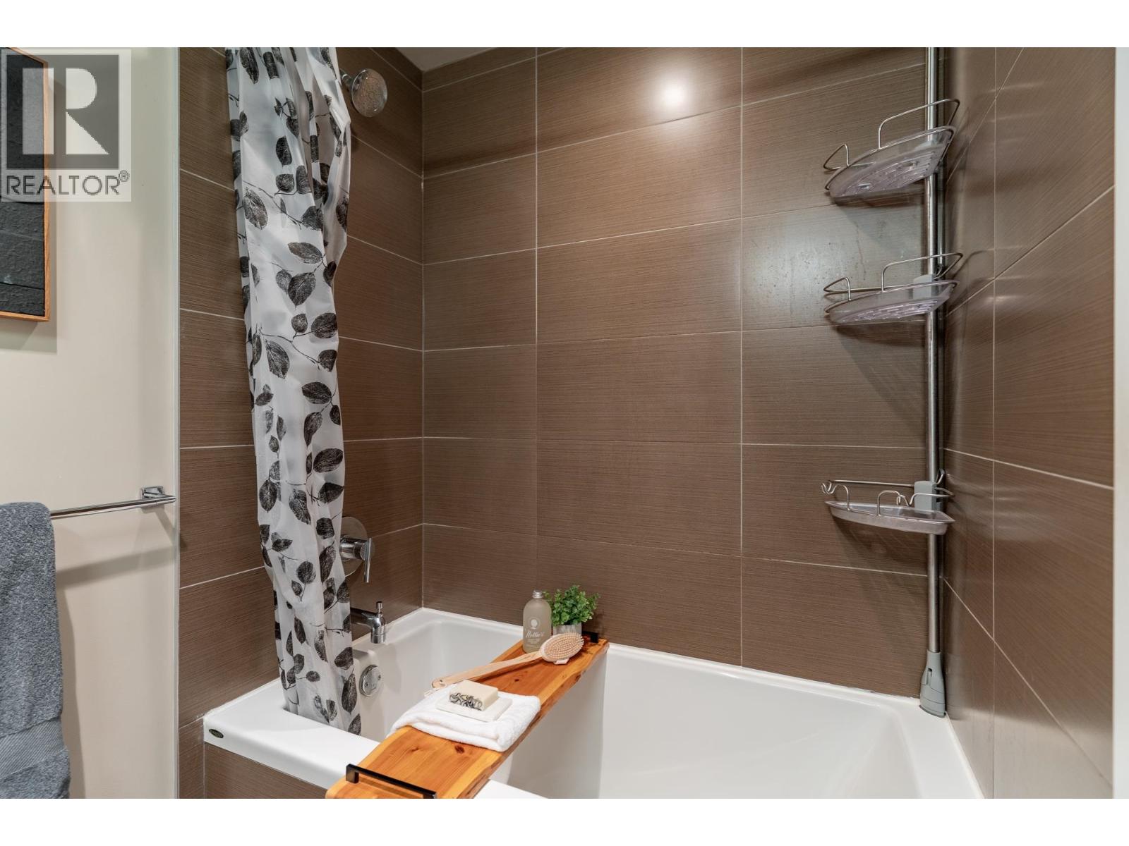 413 317 BEWICKE AVENUE, North Vancouver