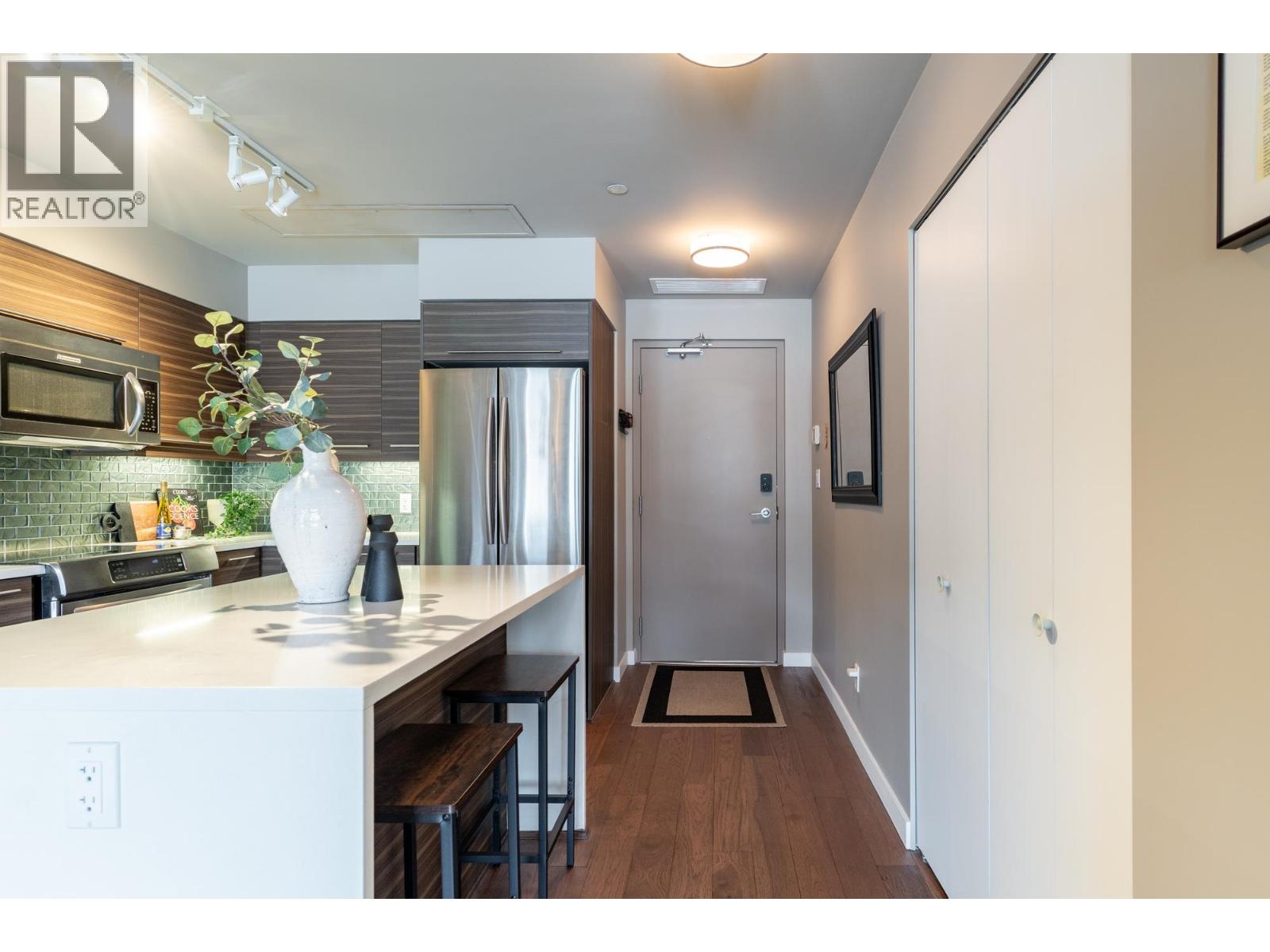 413 317 BEWICKE AVENUE, North Vancouver