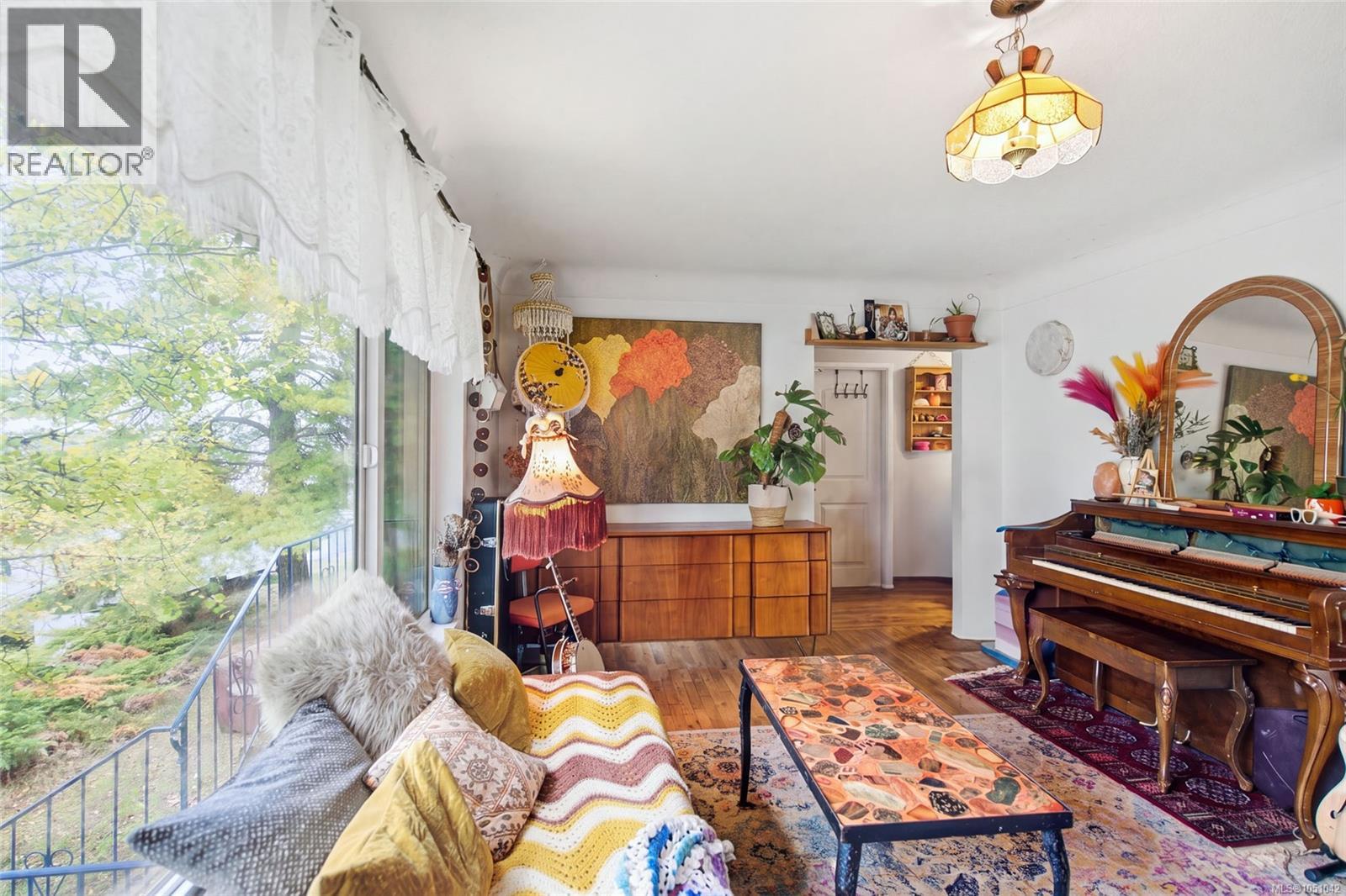 619 Pine St - 7