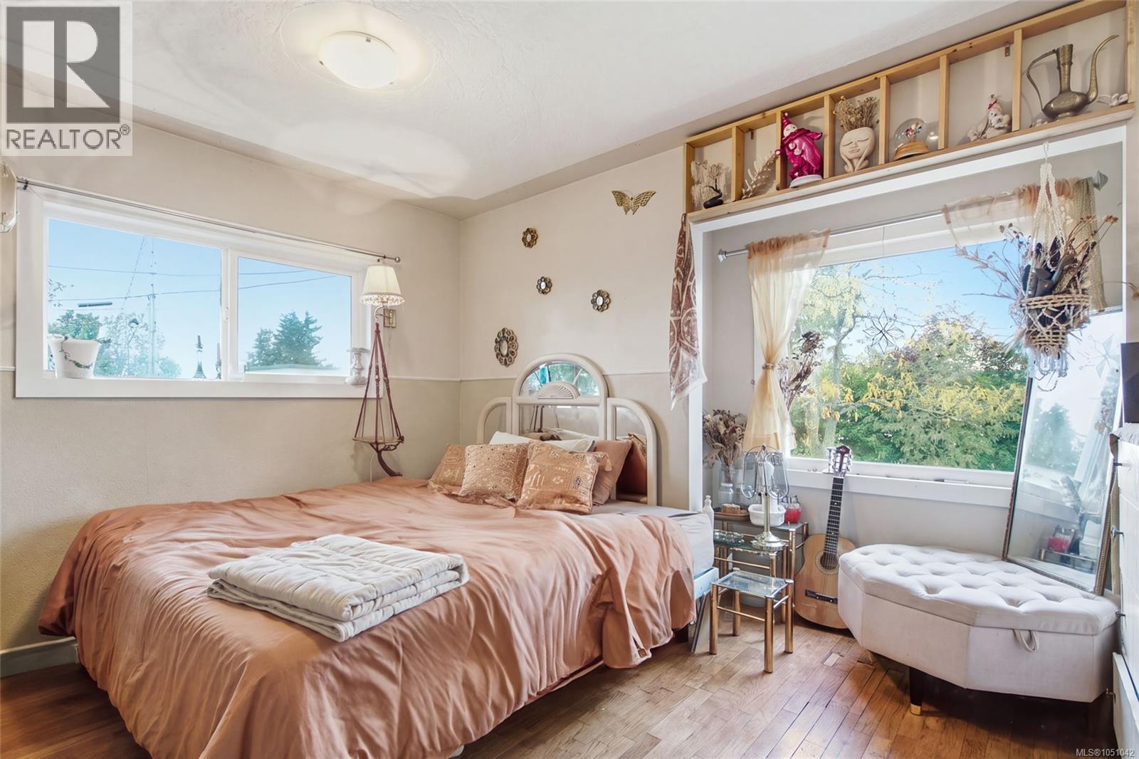 619 Pine St - 4