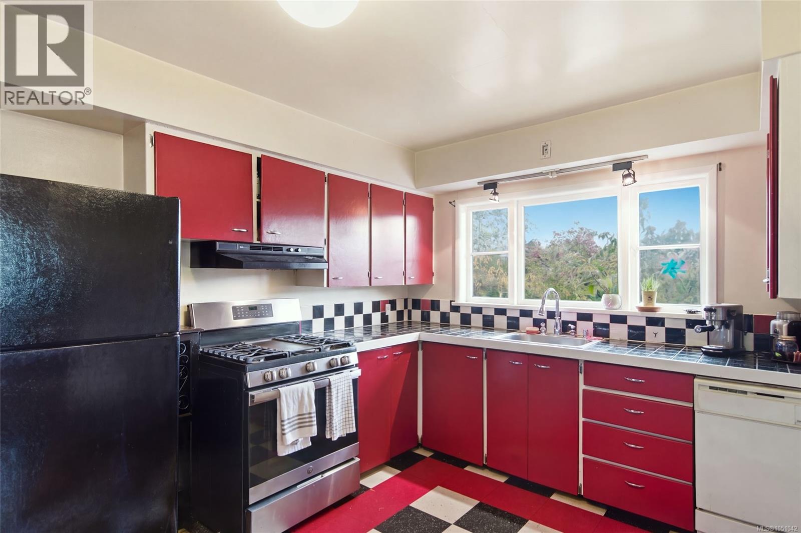 619 Pine St - 10
